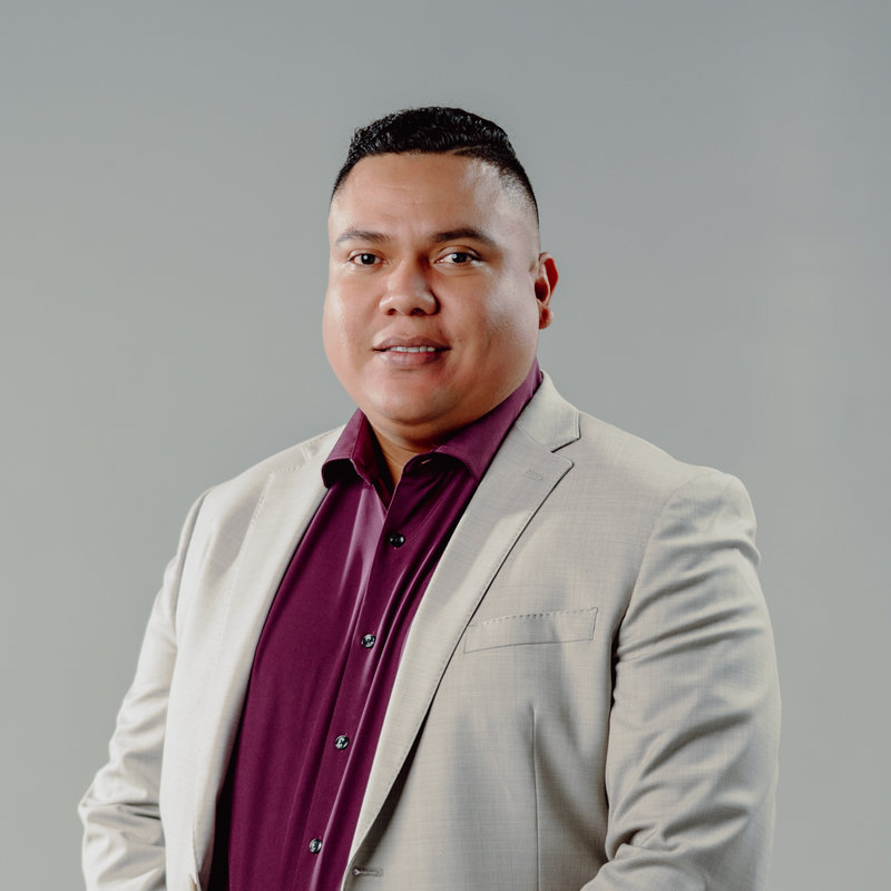 Cesar Luna, manager de El Contador Little Havana
